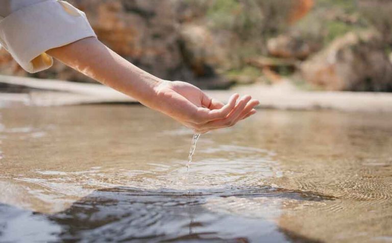 Understanding Hard Water Issues in Chicago & Surrounding Areas